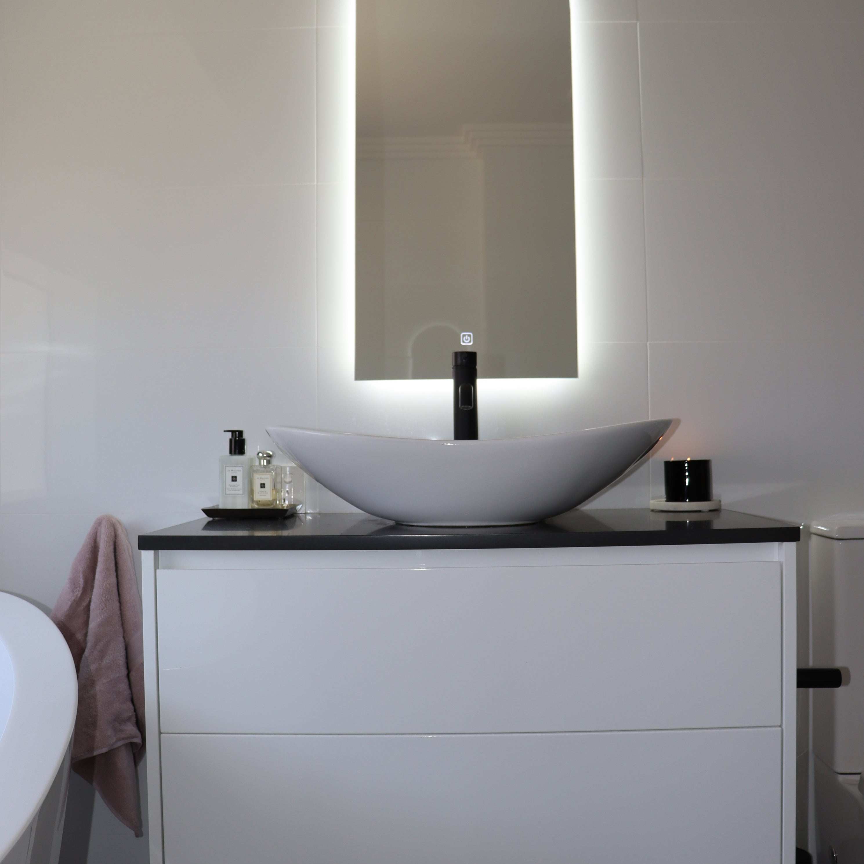 Charming and Relaxing White Vanity Space by the Bathtub