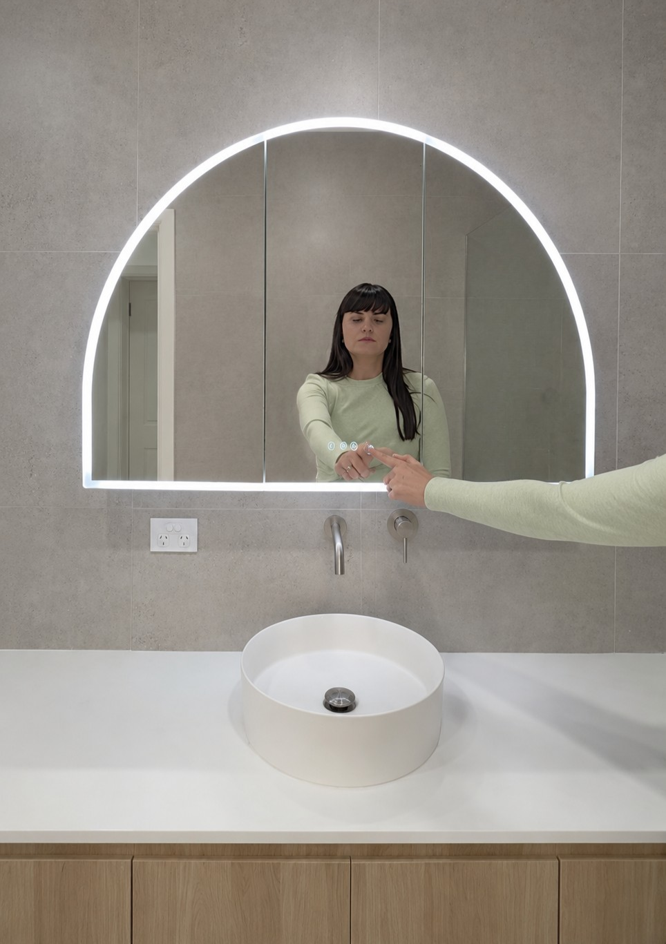 LED Mirror Features Explained: Bluetooth, Demister, Colour Temperature, Dimming & More