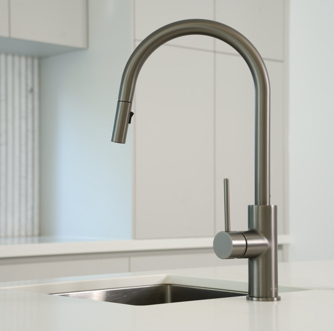How to Choose a Kitchen Mixer: Spout Height, Reach, Pull-Out vs Fixed and Sink Clearance