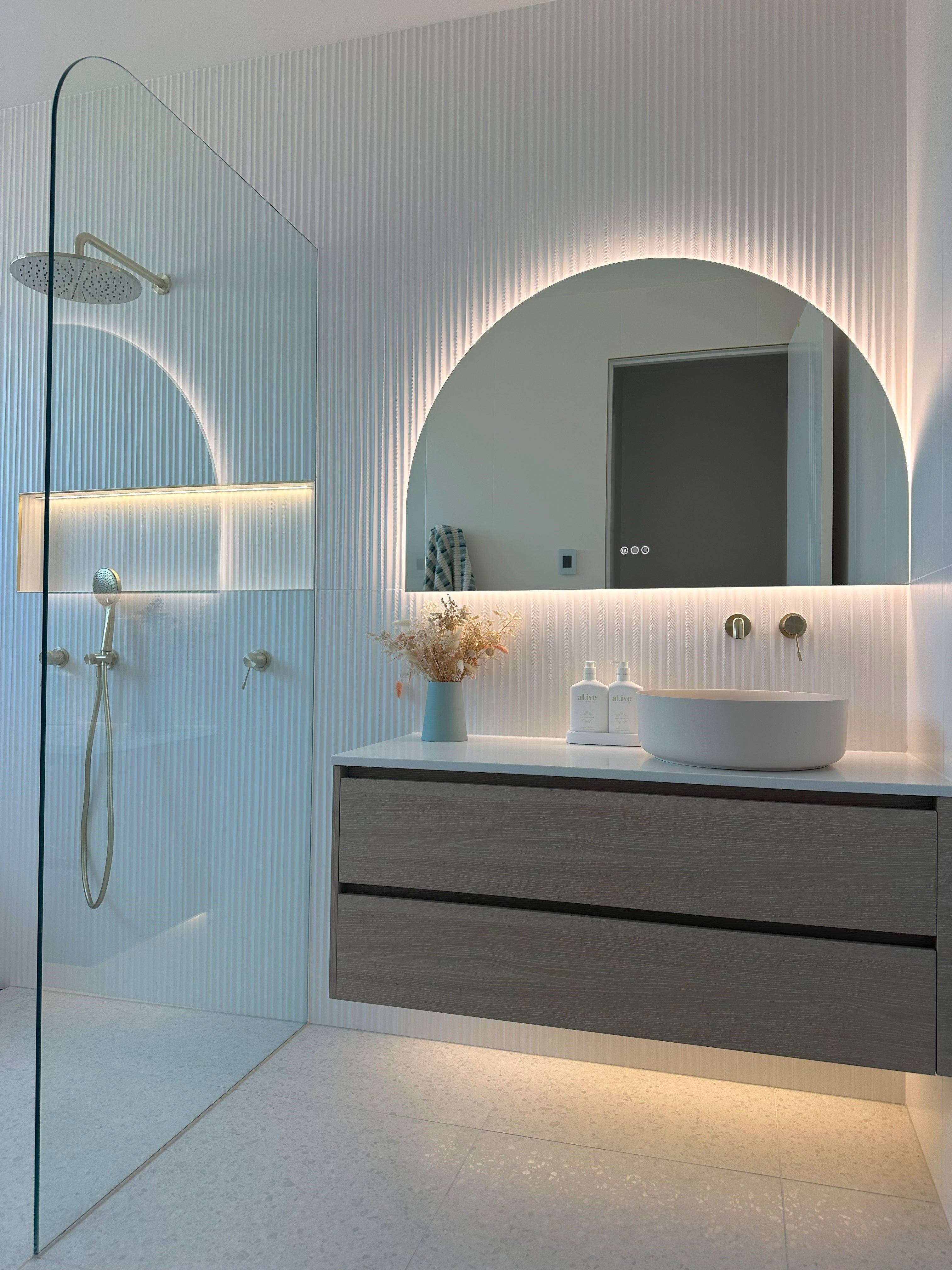 How to Choose the Perfect Mirror Size for Any Bathroom Vanity