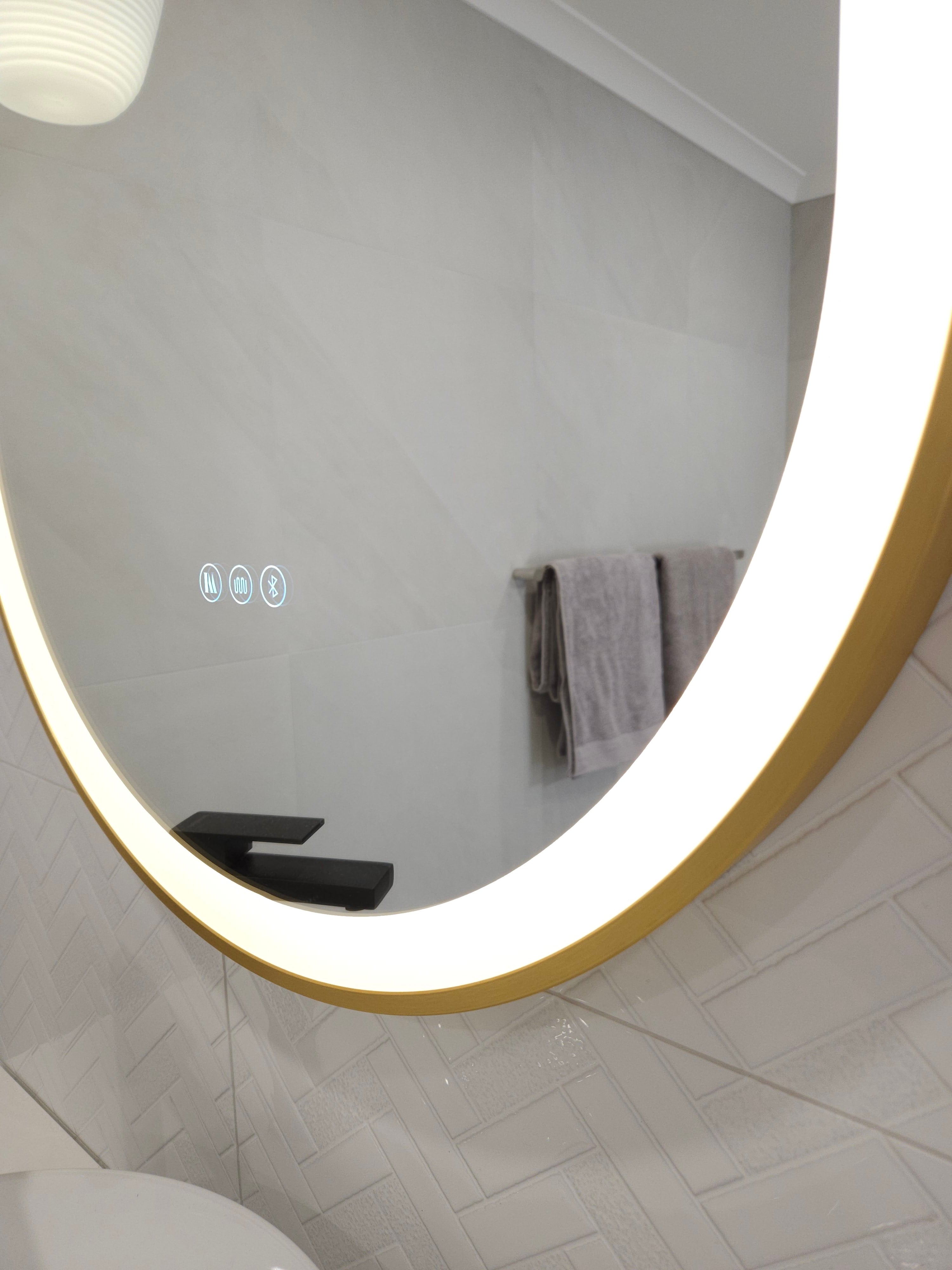 White LED Light of InVogue Pill-shaped Smart LED Mirror