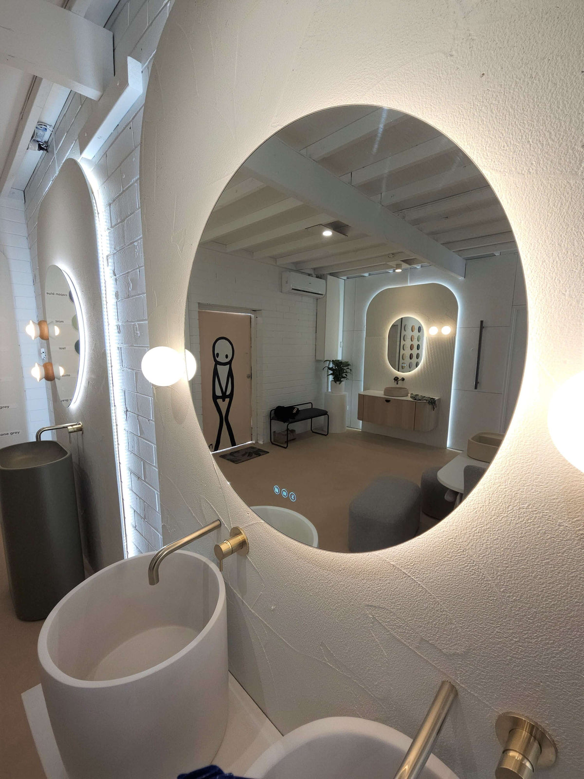 The Amalfi ~ (Lux edition) ~ Invogue Smart mirror