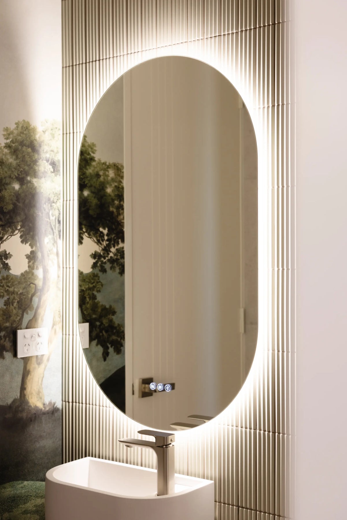 The Riviera (Lux edition) ~ Invogue Smart mirror