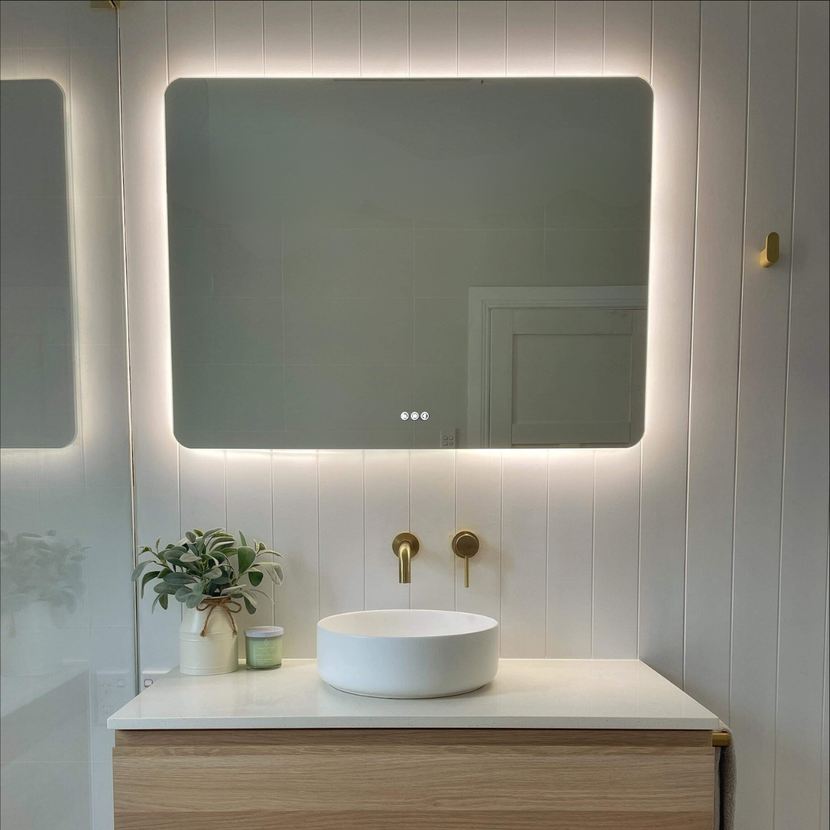 The Florence ~ Invogue Smart mirror