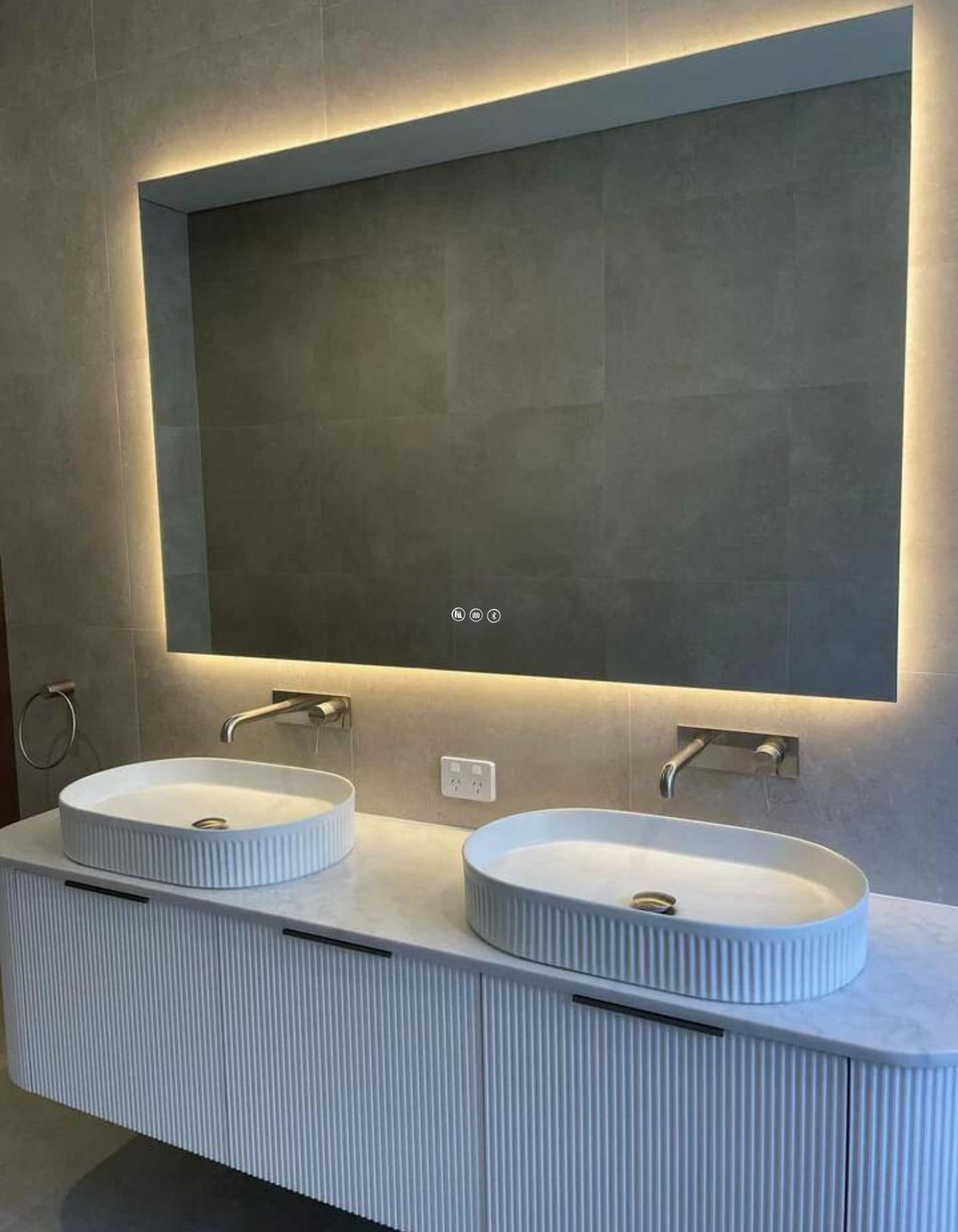 The Venice ~ Invogue Smart mirror