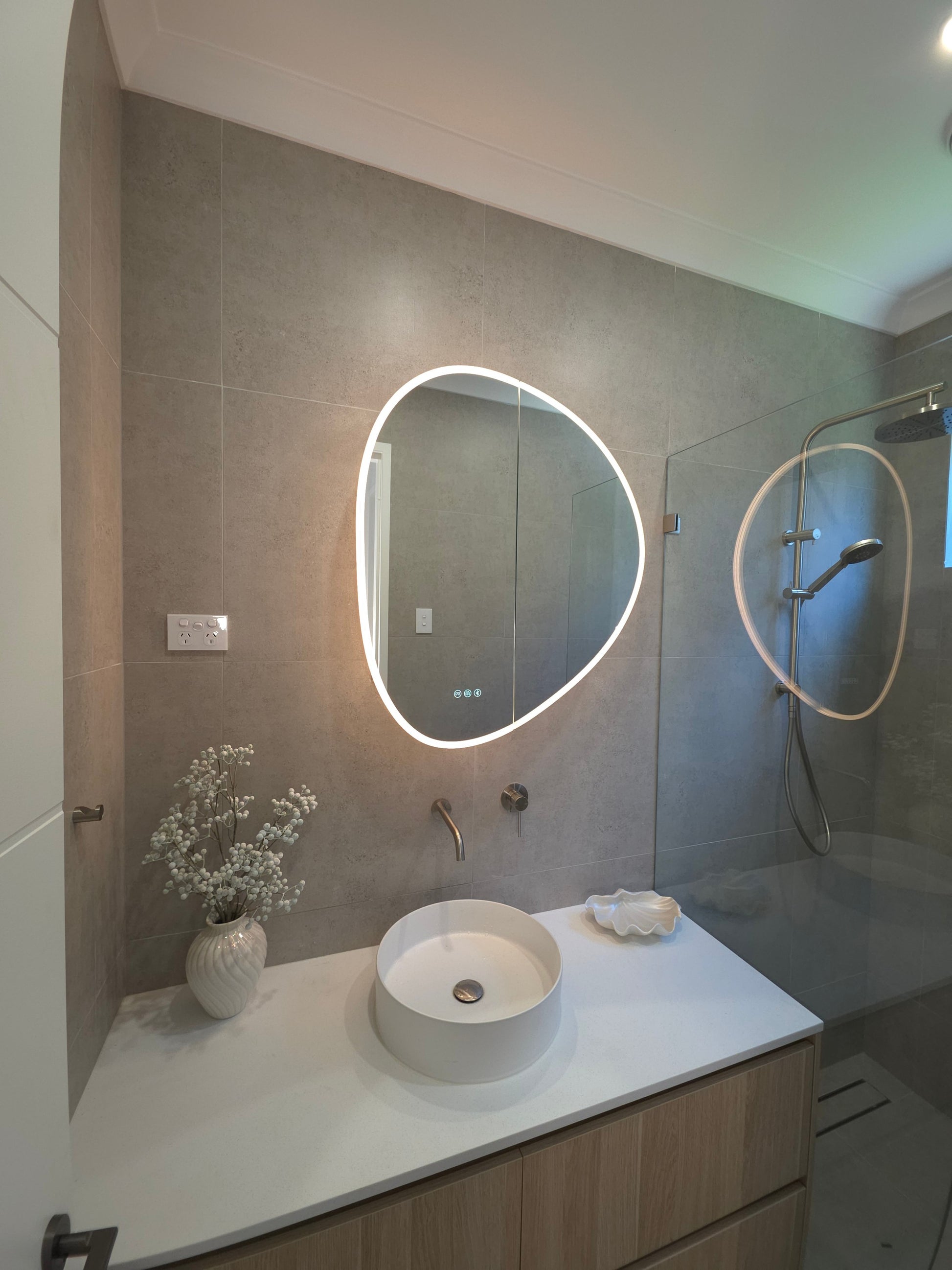 frameless-led-mirror-cabinet-adjustable-shelves-recessable