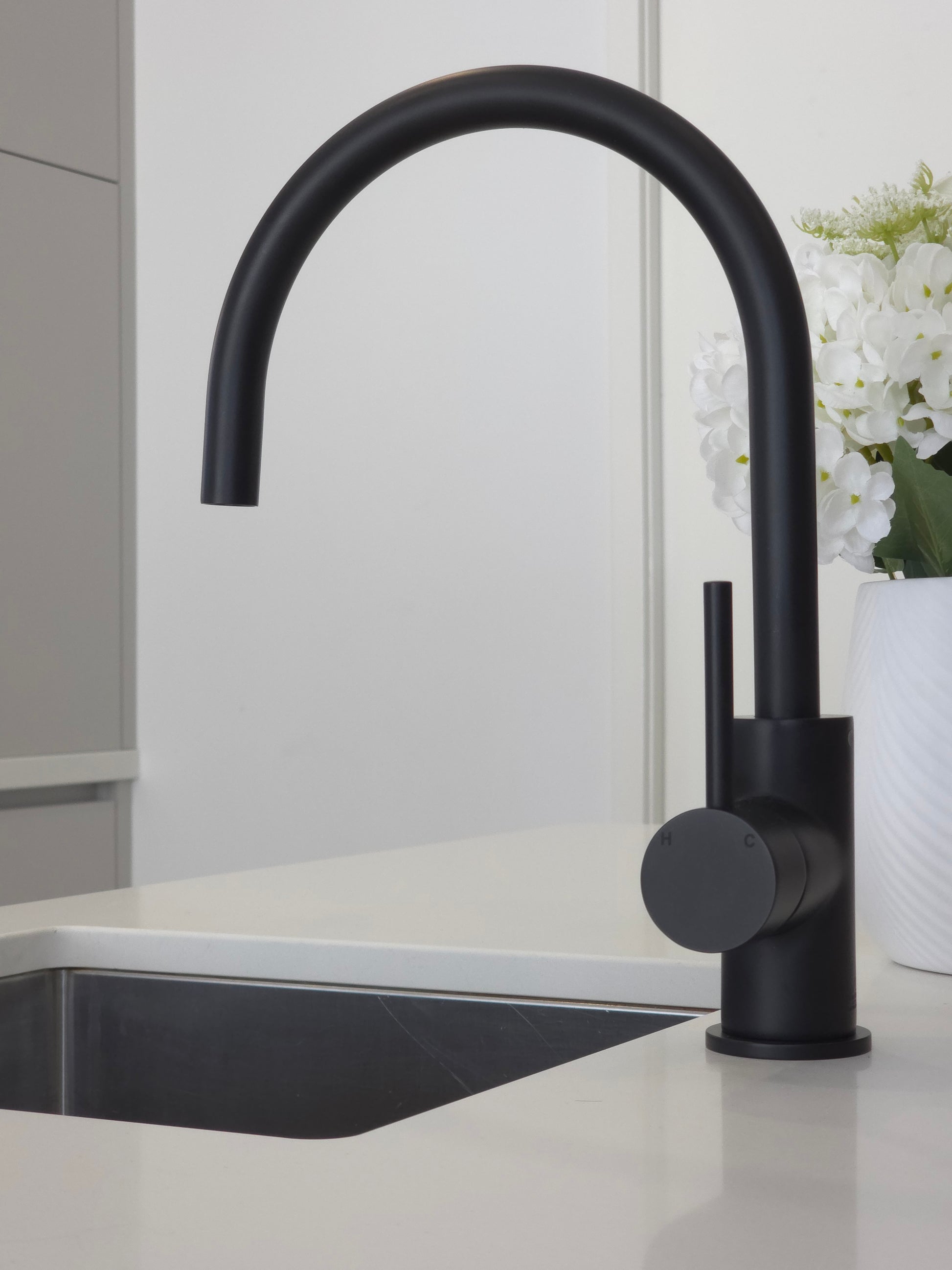 Como Kitchen Mixer Tap - Matte Black